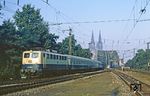 110 109 (Baujahr 1957) fährt mit D 13018 in den Bahnhof Köln-Deutz ein. (06.09.1981) <i>Foto: Wolfgang Bügel</i>