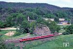 In Hohenstein im Aartal fahren 517 002 und 517 003 als N 5682 nach Limburg ein.  (19.05.1981) <i>Foto: Joachim Bügel</i>