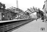 Abriss der Bahnhofshalle in Wuppertal-Elberfeld. (30.05.1963) <i>Foto: Helmut Säuberlich</i>