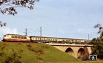 Die unzweifelhaft an ihrer einzigartigen Lüfterlackierung zu erkennende 103 109 fährt mit IC 564 "Burggraf" (München - Köln) über ein Viadukt bei Roth. (23.05.1981) <i>Foto: Peter Schiffer</i>