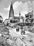 Und so sah der Rest von Köln aus. Von der Altstadt war nur ein Trümmelfeld geblieben, lediglich der Dom überstand die 262 Luftangriffe im Zweiten Weltkrieg relativ unbeschadet. (1950) <i>Foto: Theo Felten</i>