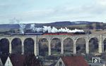 Mit einem Leerzug von Wuppertal nach Hildesheim überquert 24 009 das Altenbekener Viadukt. (18.01.1975) <i>Foto: Prof. Dr. Willi Hager</i>