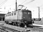 Die Urahnin der von der jungen Bundesbahn entwickelten Nahverkehrslok, die in insgesamt 451 Exemplaren gebaut wurde. 141 001 war vom 30.09.1956 bis 28.05.1983 beim Bw München Hbf stationiert.  (1968) <i>Foto: Peter Wagner</i>