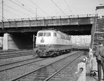 Nach Ankunft mit ihrem TEE-Zug (vgl. Bild-Nr. 30563) rückt E 03 001 in ihre Heimatdienststelle ein. (1968) <i>Foto: Peter Wagner</i>