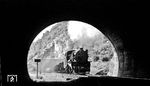 Tunnelblick auf der meterspurigen Kohlebahn Ponferrada - Villablino mit Lok PV 15 bei Pradilla. (06.09.1972) <i>Foto: Johannes Glöckner</i>