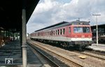 Aus Bayreuth ist 614 014 im Bahnhof Neuenmarkt-Wirsberg eingetroffen. (20.09.1983) <i>Foto: Peter Schiffer</i>