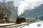 74 1230 fährt mit ihrem Sonderzug in den Bahnhof Katzhütte ein, dem Endpunkt der Schwarzatalbahn von Rottenbach. (26.02.1982) <i>Foto: Wolfgang Bügel</i>