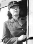 Stellwerkerin in einer Uniform mit Wintermütze im Rangierbahnhof Berlin-Pankow. (1942) <i>Foto: RVM (Ittenbach)</i>