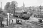 ETA 177 104 passiert den Bahnübergang Silberbrede in Warburg. (04.1960) <i>Foto: Reinhard Todt</i>