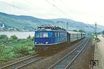 118 008 mit dem Rekrutenzug Dm 38238 im Rheintal bei Niederheimbach. (01.07.1981) <i>Foto: Joachim Bügel</i>
