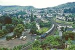Blick auf Boppard mit 118 008, die vor Dm 38238 in Richtung Koblenz entschwindet. (01.07.1981) <i>Foto: Joachim Bügel</i>