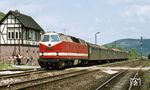 DR 119 125 (Lokomotivwerke 23. August, Bukarest) wurde am 07.02.1983 fabrikneu dem Bw Saalfeld zugeteilt. 3 Monate später wurde sie auf der Saalebahn angetroffen. (14.05.1983) <i>Foto: Peter Schiffer</i>