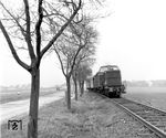 V 601 der Ilmebahn (MaK, Baujahr 1955) mit einem Personenzug zwischen Einbeck und Dassel.  (20.02.1973) <i>Foto: Johannes Glöckner</i>