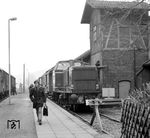 V 601 hat den Endpunkt der Ilmebahn in Dassel erreicht. (20.02.1973) <i>Foto: Johannes Glöckner</i>