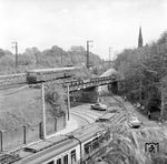 Begegnung zwischen der DB und der Dortmunder Straßenbahn in Dorstfeld. (11.05.1973) <i>Foto: Johannes Glöckner</i>
