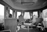 Blick in die Aussichtskanzel des ehemaligen Henschel-Wegmannzuges im F 56 "Blauer Enzian", der als erster "Premiumzug" der DB nach dem Krieg in der Relation München – Hamburg verkehrte. (23.08.1956) <i>Foto: Walter Hollnagel</i>