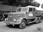 Kaelble-Zugmaschine für Culemeyer-Straßentransporte auf der Verkehrsausstellung "Schiene und Straße" in der Essener Gruga.  (07.09.1951) <i>Foto: Willi Marotz</i>