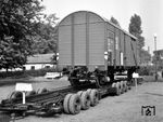 Straßenrollervorführung auf der Verkehrsausstellung "Schiene und Straße" in der Essener Gruga.  (07.09.1951) <i>Foto: Willi Marotz</i>