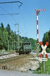 Mit N 5510 nach Freilassing passiert 144 504 das Einfahrsignal von Berchtesgaden. (21.09.1981) <i>Foto: Wolfgang Bügel</i>