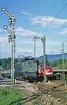 Im Bahnhof Bayerisch Gmain musste Dt 14424 die Zugkreuzung von N 5507 abwarten (vgl. Bild-Nr. 16378). 144 507 durfte dann zuerst in Richtung Berchtesgaden ausfahren. (22.09.1981) <i>Foto: Wolfgang Bügel</i>