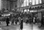 Blick in die wiederhergestellte Westhalle des Leipziger Hauptbahnhofs Ende der 1950er Jahre. (07.03.1959) <i>Foto: Historische Sammlung der Deutschen Bahn AG (Schulz)</i>