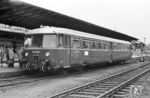 Der im Mai 1955 von O&K in Berlin-Spandau ausgelieferte erste Serientriebwagen der Baureihe ETA 150 war für den Einsatz beim Bw Basel Bad Bf vorgesehen. Zuvor absolvierte er noch seine Abnahme- und Inbetriebnahmefahrt in Limburg/Lahn. (14.05.1955) <i>Foto: A. Dormann, Slg. W. Löckel</i>