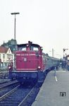 260 578 rangiert den E 2731 in Emden-Außenhafen an den Bahnsteig. (12.08.1974) <i>Foto: Prof. Dr. Willi Hager</i>