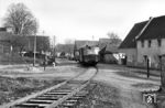 Ab 1932 wurden auch Triebwagen auf der "Seku" eingesetzt, die die Fahrzeit von Erlangen nach Eschenau von 85 auf 60 Minuten verkürzen konnten. VT 70 929 ist hier mit einem VB 140 als P 2106 aus Nürnberg (über Eschenau) um 8.35 Uhr in Dormitz in Richtung Erlangen unterwegs.  (03.1960) <i>Foto: Reinhard Todt</i>