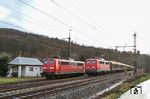 139 287 passiert mit dem "Henkelzug" DGS 59941 (Langenfeld - Gunzenhausen) die in Laufach wartende Schiebelok 151 140. (03.02.2016) <i>Foto: Joachim Bügel</i>