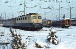 141 244 (Indienststellung am 22.04.1963) im winterlichen Kölner Betriebsbahnhof. (07.01.1985) <i>Foto: Peter Schiffer</i>