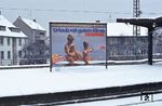 Ob diese Sommerwerbung im winterlichen Köln-Ehrenfeld möglicherweise ein besonders guter Werbeschachzug war, ist nicht überliefert. (12.01.1985) <i>Foto: Peter Schiffer</i>