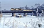 Auch für dieses Foto der 140 291 vor einem Nahverkehrszug von Siegen nach Köln auf der Siegbrücke bei Blankenberg gab es wohl kalte Füße.  (14.01.1985) <i>Foto: Peter Schiffer</i>