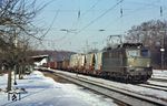 140 690 mit einer im Zug eingestellten Lü-Sendung in Köln-West. (15.02.1985) <i>Foto: Peter Schiffer</i>