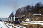 211 229 startet mit einem Nahverkehrszug nach Remscheid-Lennep in Dieringhausen. (20.02.1985) <i>Foto: Peter Schiffer</i>