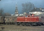 261 177-0 rangiert vor drohender Gewitterkulisse im Bahnhof Köln-West. (24.03.1975) <i>Foto: Peter Schiffer</i>