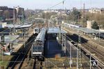 In Wuppertal-Oberbarmen wartet NationalExpress Ersatzzug nach Köln mit 185 573 auf Ausfahrt. Daneben fährt Abellio VT 12.12 09 als S 7 nach Wuppertal Hbf aus. In Gleis 1 (rechts) steht ein weiterer NX-Zug. (12.02.2016) <i>Foto: Wolfgang Bügel</i>