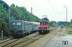 Eine letzte Begegnung zwischen Vorgänger (169 003) und Nachfolger (141 021) auf der Ammergaubahn in Grafenaschau. (25.09.1981) <i>Foto: Wolfgang Bügel</i>