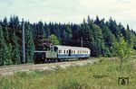 Ein weiteres letztes Refugium für die Baureihe 169 war der "kleine Grenzverkehr" zwischen Garmisch-Partenkirchen und Griesen. Mit N 5426 ist 169 002 bei Untergrainau unterwegs. (25.09.1981) <i>Foto: Wolfgang Bügel</i>