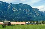 111 017 mit N 5431 aus Reutte/Tirol bei Garmisch-Partenkirchen. (25.09.1981) <i>Foto: Wolfgang Bügel</i>