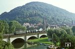 151 043 passiert die klassische Fotostelle vor der Kulisse von Gemünden am Main. (26.09.1981) <i>Foto: Wolfgang Bügel</i>