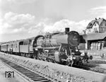 50 2644 vor E 4727 im Bahnhof Lorch im Remstal. (10.04.1967) <i>Foto: Heinz Hangarter</i>