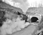 44 339 (Bw Crailsheim) passiert die Baustelle am Hessentaler Tunnel. (12.12.1967) <i>Foto: Wolf Schneider</i>