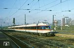 403 004/003 absolvierte eine Rundfahrt "Rund um Köln", der über Deutz - Kalk Pbf - Südbrücke - Köln-West zurück zum Hauptbahnhof führte. (07.11.1981) <i>Foto: Wolfgang Bügel</i>