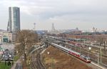 Am vermeintlich letzten offiziellen Tag des Ersatzfahrplans von NationalExpress bespannte Hectorrail 242 517 den ersten Umlauf. Hier verlässt sie mit RB 24693 (Bonn-Mehlem - Wuppertal-Oberbarmen) den Bahnhof Köln-Messe/Deutz. (26.02.2016) <i>Foto: Joachim Bügel</i>
