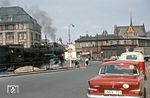 38 2994 (Bw Limburg) verlässt vorbei an der warteten Motorkonkurrenz den Bahnhof Limburg an der Lahn in Richtung Weilburg.  (25.05.1964) <i>Foto: Robin Fell</i>