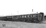 Der nagelneue Speisewagen des U.S. Transportation Corps (Abnahme Juli 1956) No. 900-210 im Bahnhof Frankfurt-Ost.  (12.08.1956) <i>Foto: Joseph P. Saitta</i>