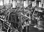Zerstörte Loks im Schuppen des Bw Dresden-Friedrichstadt nach dem amerikanischen Angriff vom 17. April 1945. (06.1945) <i>Foto: RVM (RBD Dresden)</i>