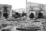 Die zerstörte Lokwerkstatt des Bw Dresden-Altstadt nach dem amerikanischen Angriff vom 17.04.1945, der ausschließlich den Dresdnern Bahnanlagen galt.  (06.1945) <i>Foto: RVM (RBD Dresden)</i>