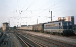 184 003 passiert das alte Stellwerk "Nsf" am Güterbahnhof Köln-Nippes. Gleich wird der Zug aus Krefeld am zukünftigen S-Bahn-Haltepunkt Köln-Parkgürtel vorbeifahren. (30.08.1974) <i>Foto: Peter Schiffer</i>