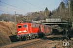 140 843 mit einer unbekannten Schwesterlok vor KC 47449 bei Undorf auf dem Weg nach Regensburg. (31.03.2004) <i>Foto: Thomas Konz</i>